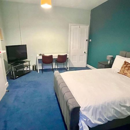 The Blue Piano Guesthouse Birmingham Room photo