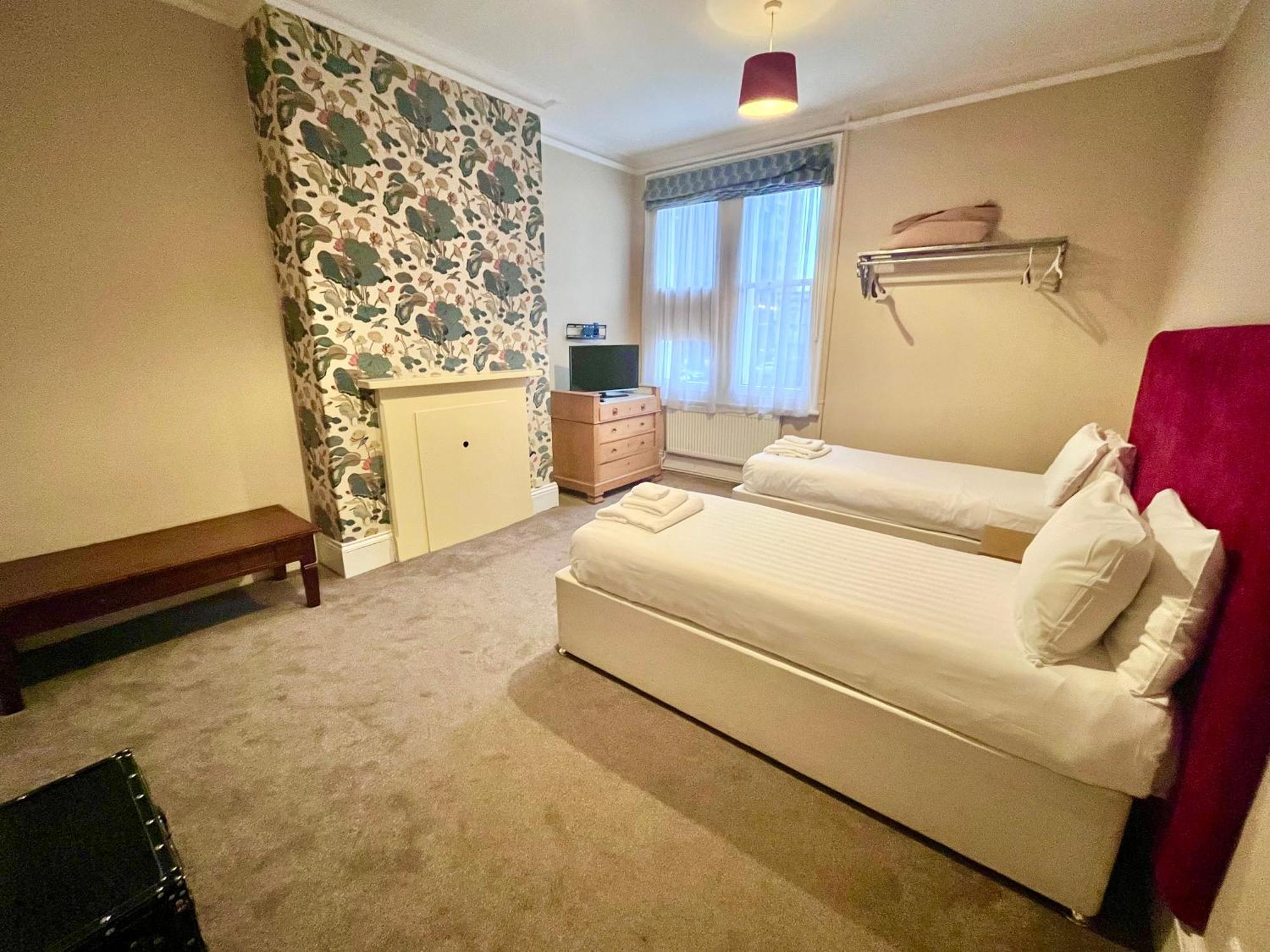 The Blue Piano Guesthouse Birmingham Room photo