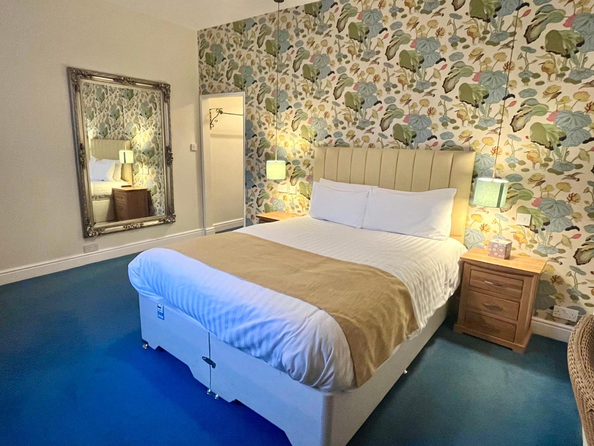 The Blue Piano Guesthouse Birmingham Room photo